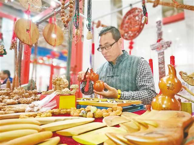 Gu Zongwei, the inheritor of a municipal-level form of intangible cultural heritage from Feicheng City, Shandong Province
