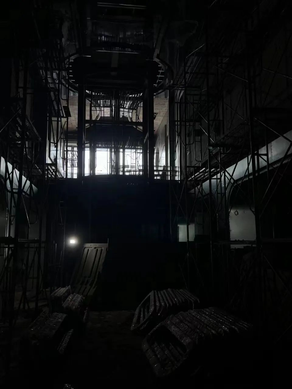 长沙一小区负一楼建千平KTV，居民们不干了，多部门介入4