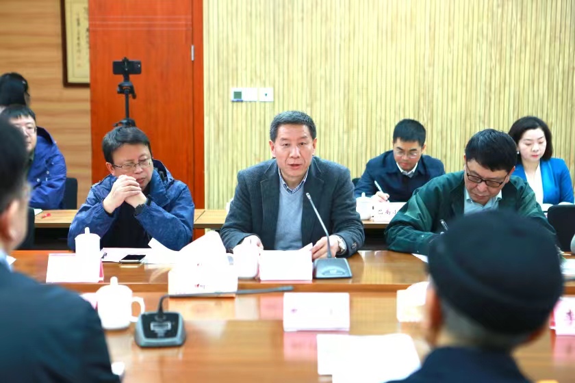 重庆出版集团党委委员、副总编姚芝川