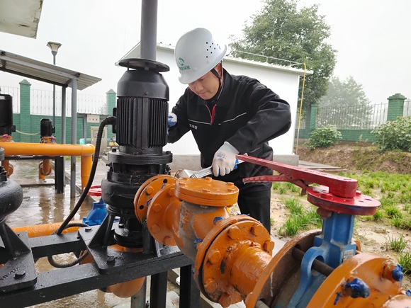 检修厂站修污泥回流泵。重庆环投集团供图 华龙网发