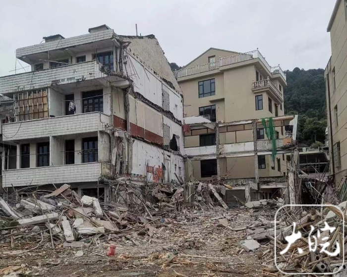 温州永嘉县民房坍塌后续：隔壁两户被鉴定为危房 户主回忆死里逃生几分钟4