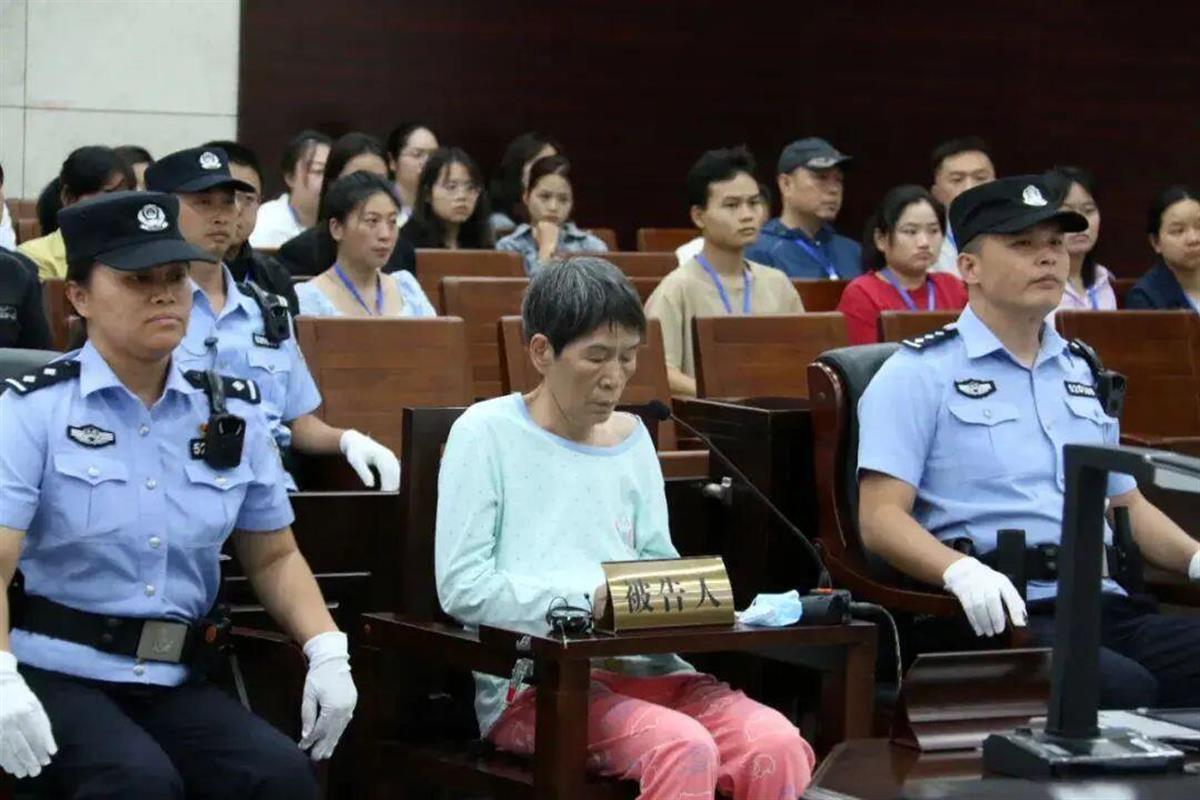 “余华英拐卖儿童案”二审将于11月28日开庭，受害人杨妞花：希望维持死刑原判3