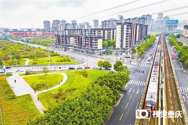 今年重庆已建成100个口袋公园，提前完成年度任务——</p><p>创意设计，让口袋公园既有文化又便民利民2