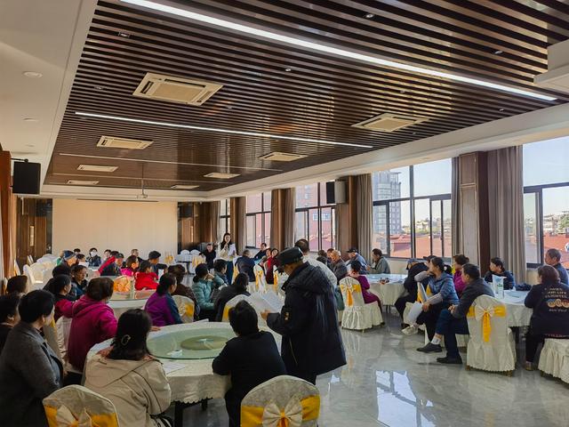 村集体收租1.6亿安排老人出国游1