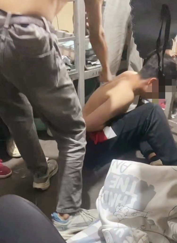 中专生因不交“保护费”遭同学群殴，被用“螃蟹夹下体”威胁！