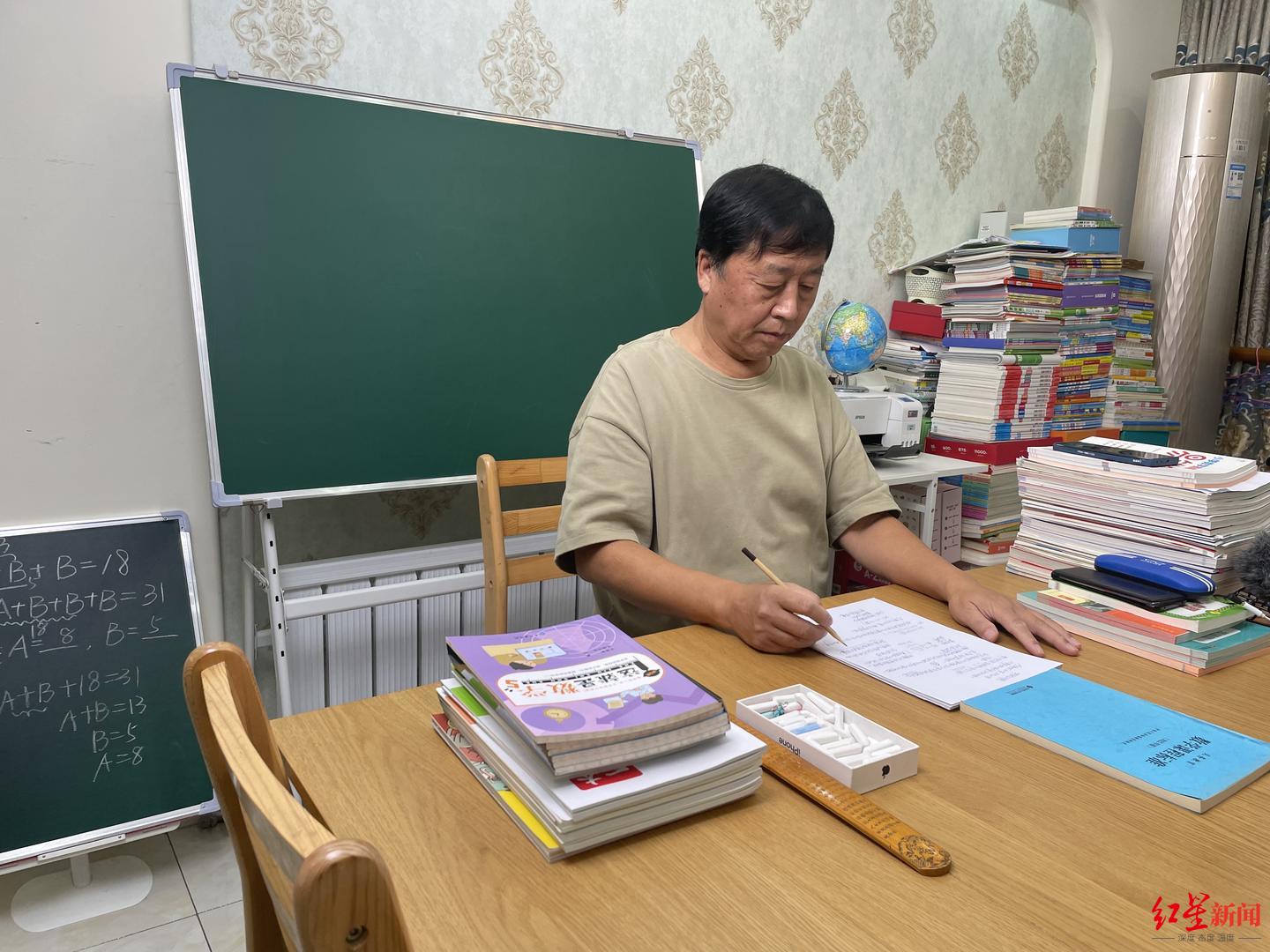 百万网友“蹭课”的退休姥爷：给外孙女辅导作业很快乐，为更多家长和孩子免费答疑解惑，暂没想过带货1