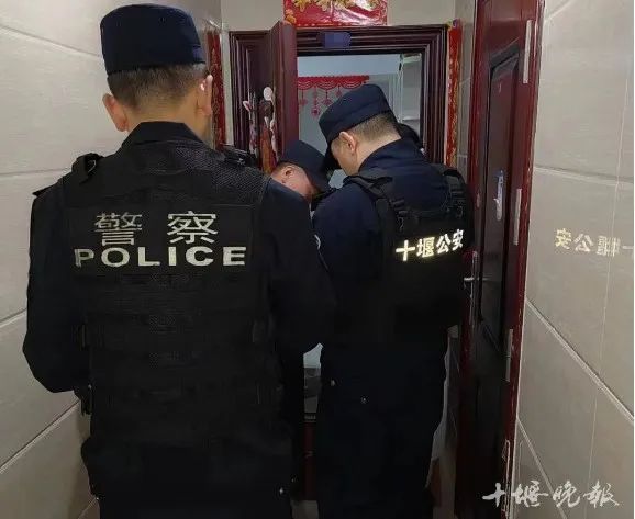 天降烟头6岁男童棉衣被烫穿，全楼验DNA，找到他！2