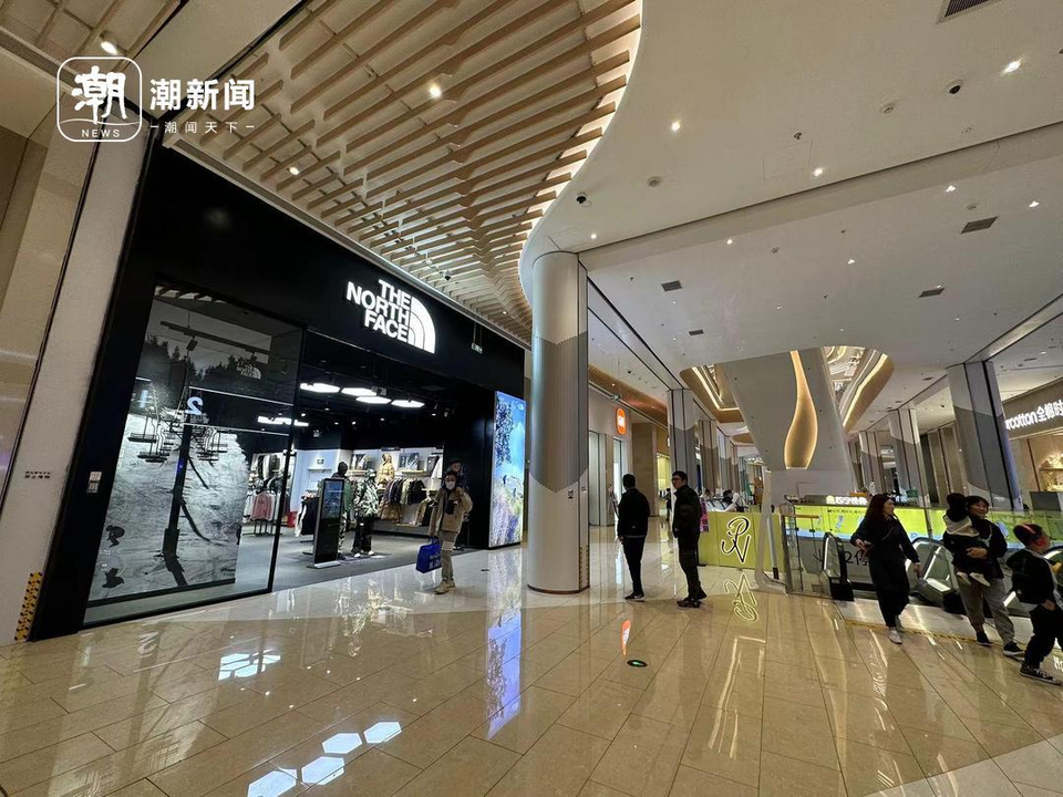 追求随意、自由和性价比？“年轻人逛商场只去B1B2”冲上热搜8