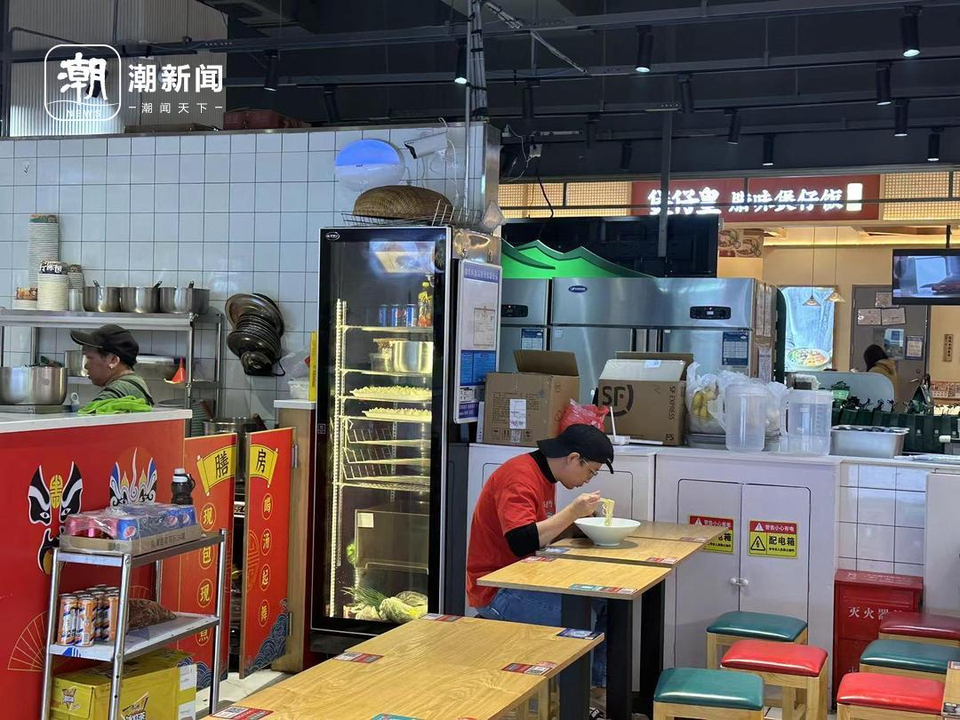 追求随意、自由和性价比？“年轻人逛商场只去B1B2”冲上热搜9