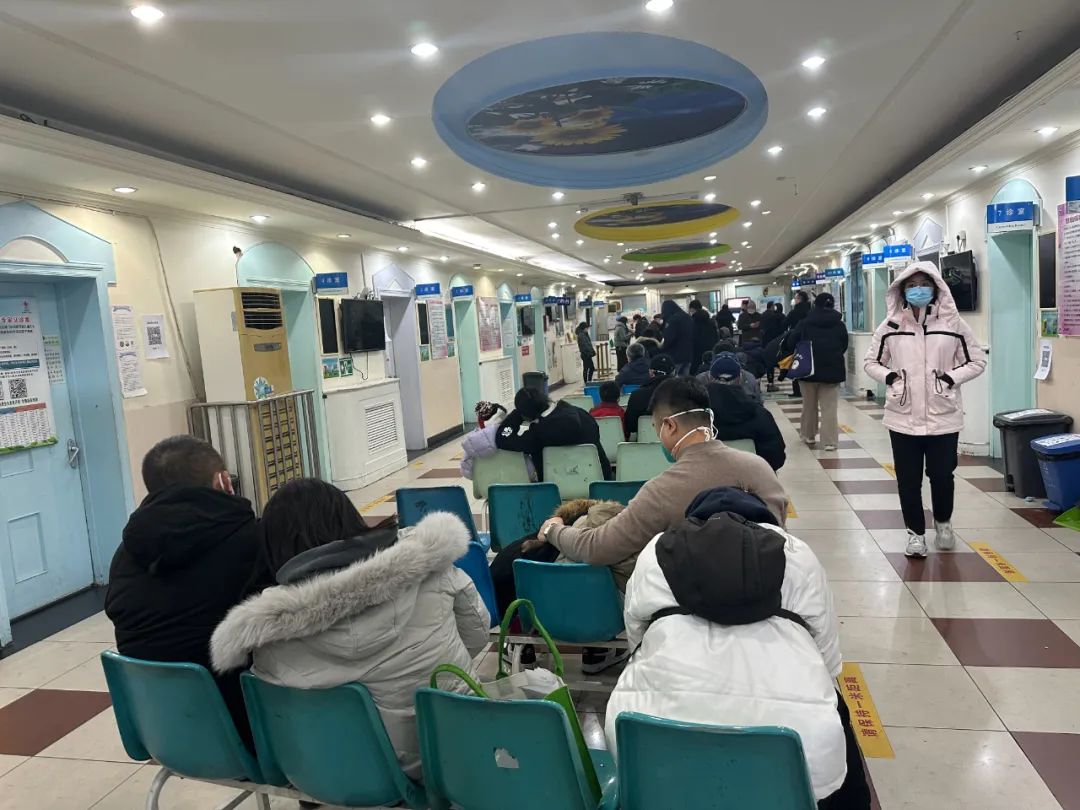 儿童医院排号1000开外，等待七八小时，更可怕的是盲目恐慌3