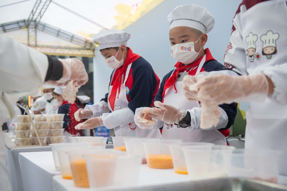 重庆乡村学校少年宫厨艺节举行1