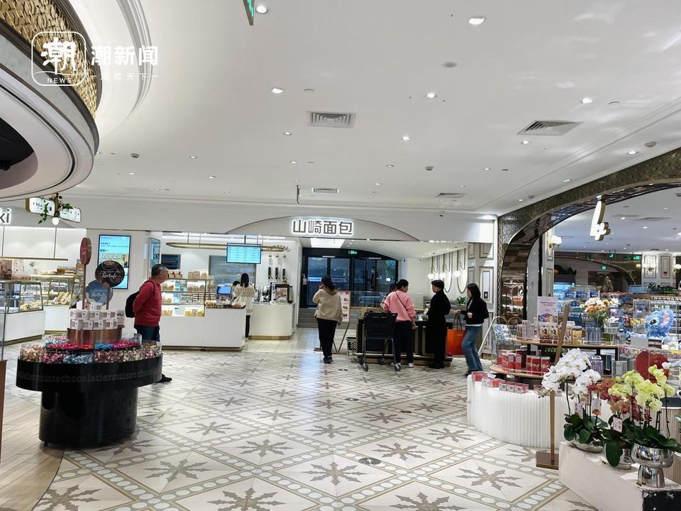 追求随意、自由和性价比？“年轻人逛商场只去B1B2”冲上热搜7