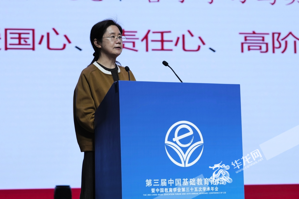 北京师范大学附属中学校长王莉萍发言。 华龙网记者 刘钊 摄