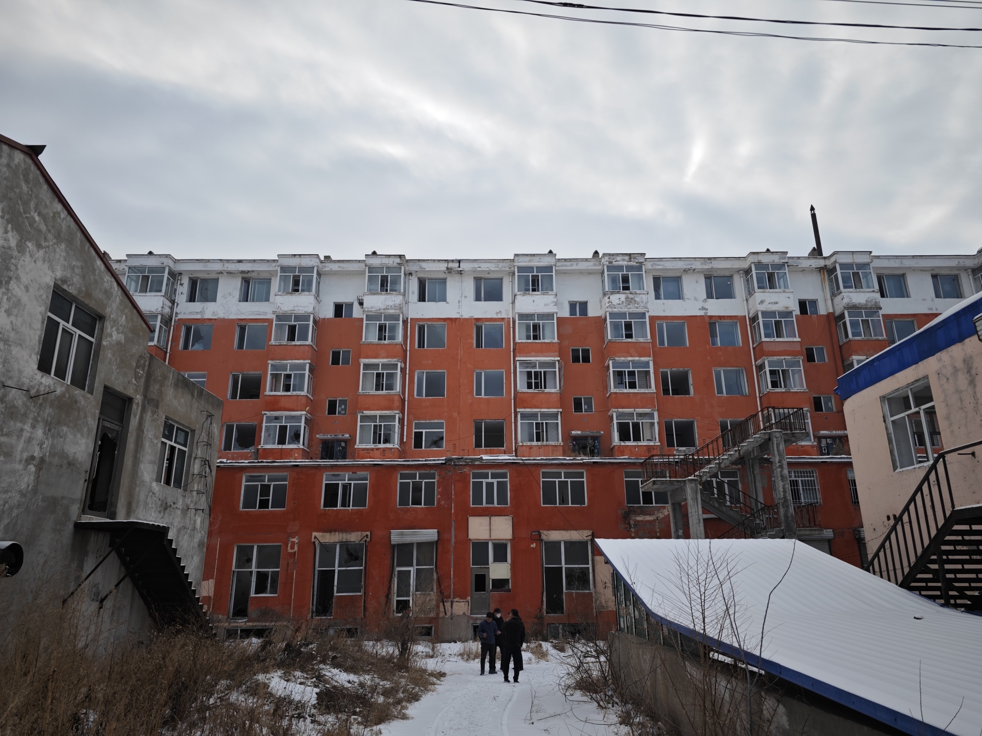 黑龙江一棚改小区建成9年即成危楼：上亿资金未见效，居民难领安置费2