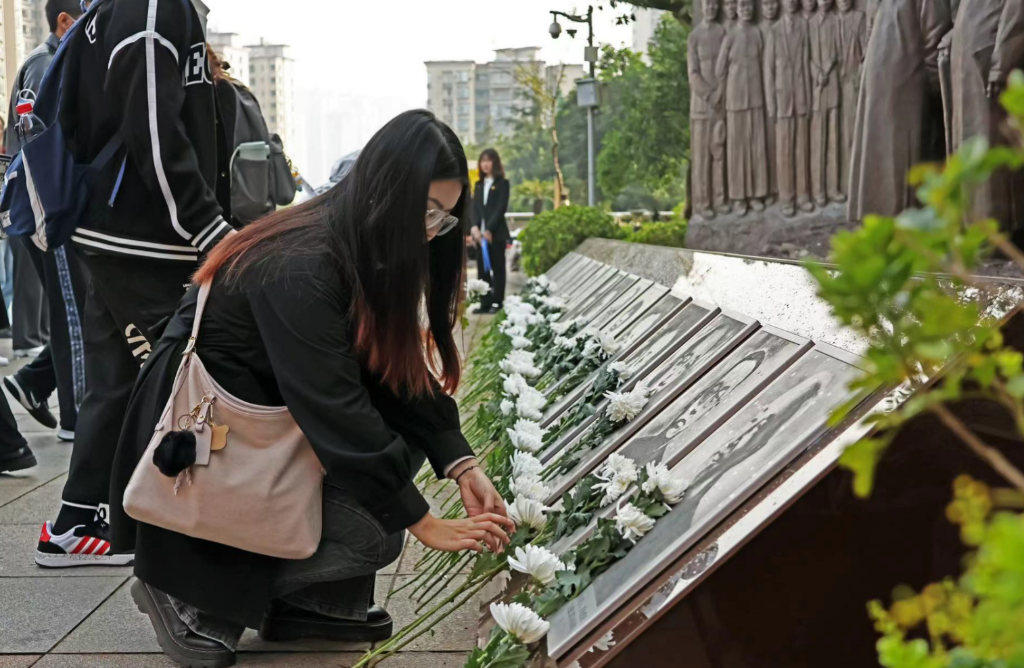 重庆大学开展“11.27”烈士殉难74周年系列纪念活动。受访单位供图