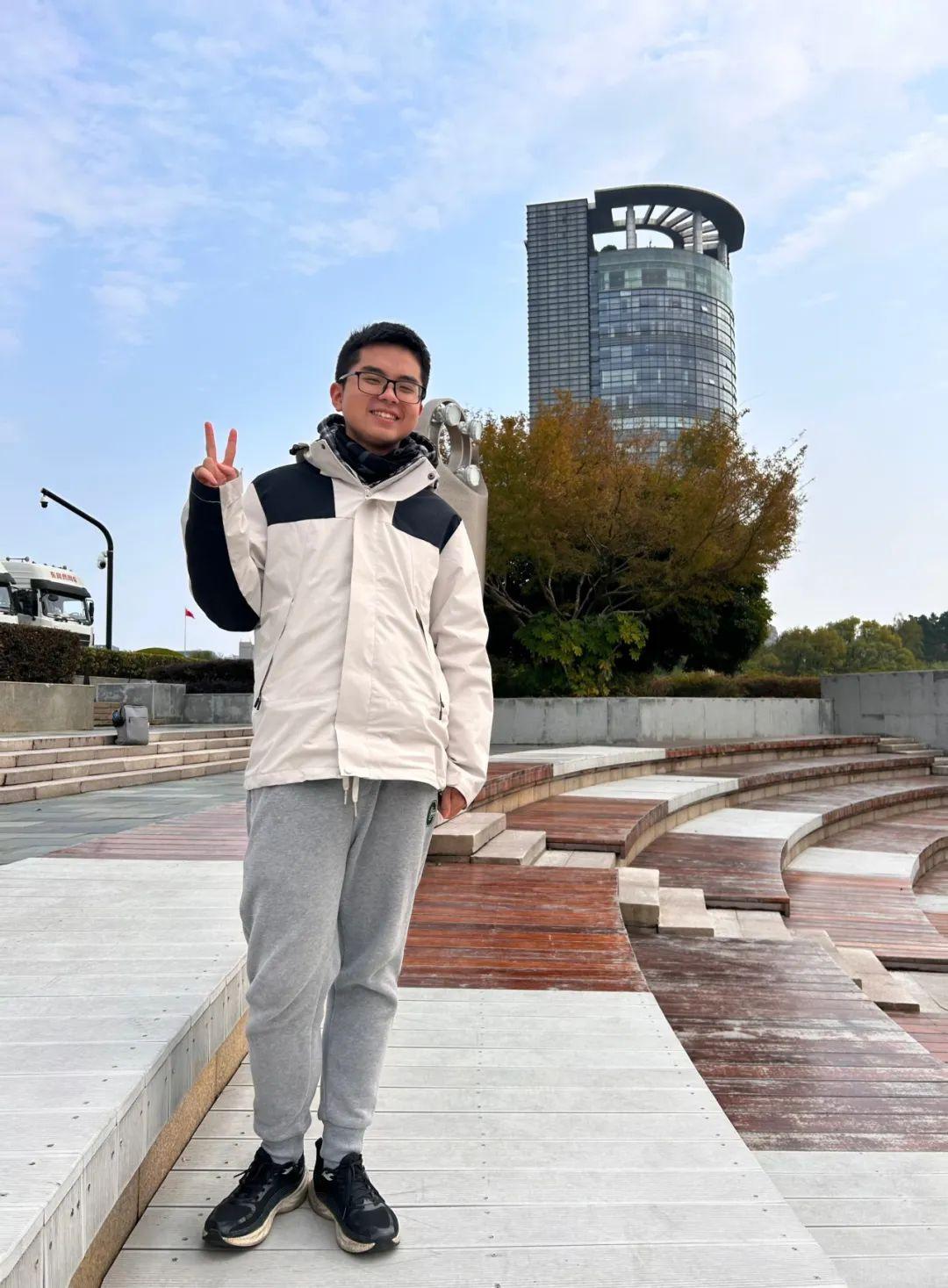 浙大男生为救窒息小孩旷课被点名，同学们纷纷点赞！被异物噎住应该如何救助？8