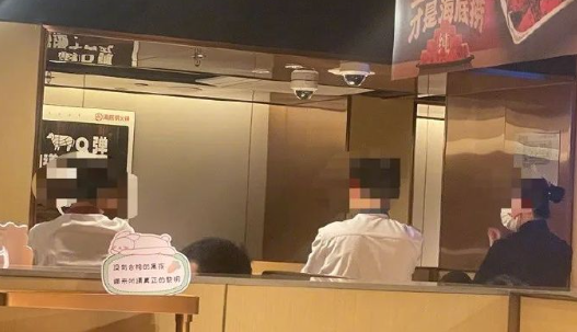 家长吐槽带娃去海底捞看到科目三很不适#  家长吐槽海底捞科目三:恶心
