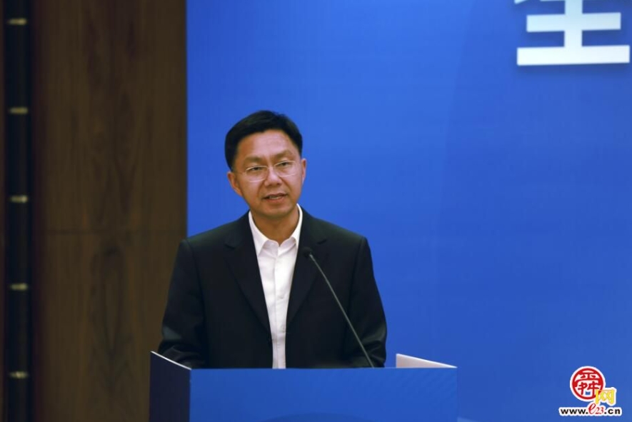 济南市委常委、宣传部部长戴龙成讲话。