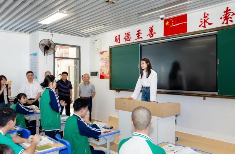比利时首位亚裔王妃回广东梅州省亲：留学时与查尔斯王子相恋2