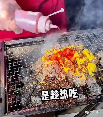 东北小吃“烤冰溜子”在长沙火了 还记得长沙的“爆炒鹅卵石”吗？2