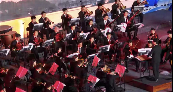 江上交响乐团正在演奏。开州宣传部供图 华龙网发