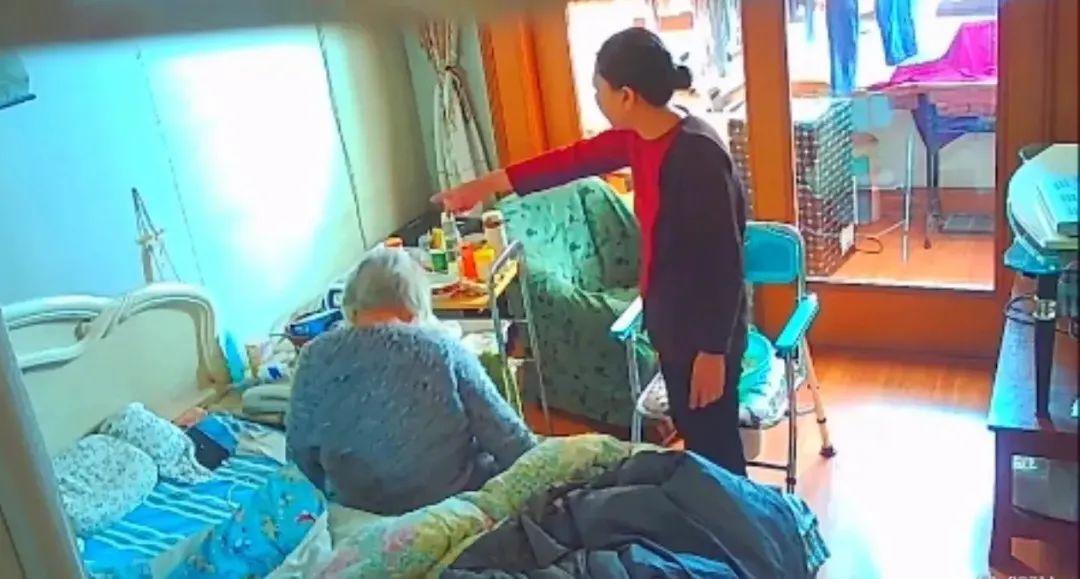 94岁老人起诉保姆“骗”走200万养老钱：提交17组证据，请求法院判令赠与无效2