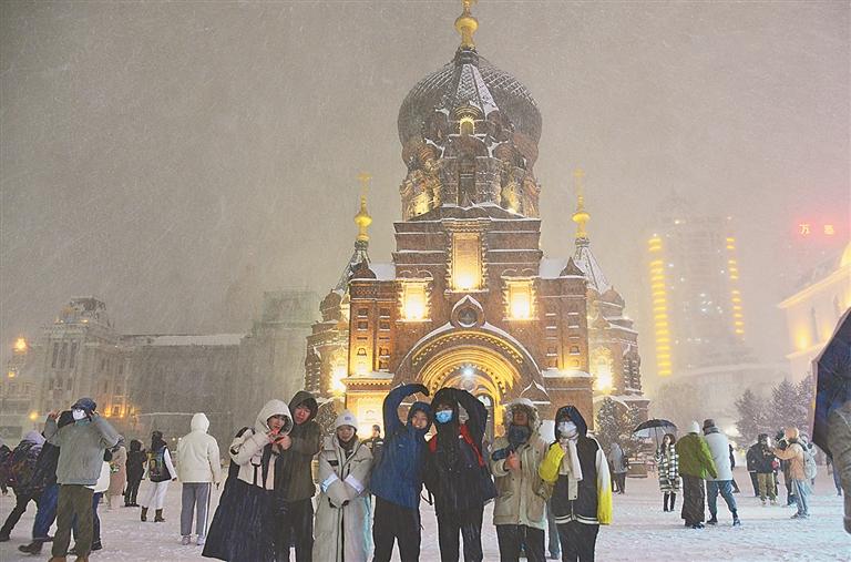 哈尔滨变成了“哈尔波特” 哈尔滨大雪中的索菲亚教堂太美了！2