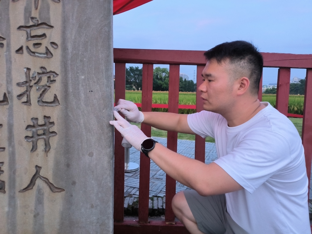 团队正在做修复工作，受访单位供图