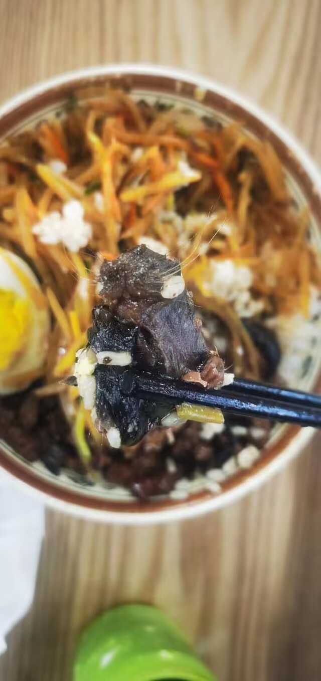 华北理工食堂疑似吃出鼠头，事发近一月调查详情仍未披露