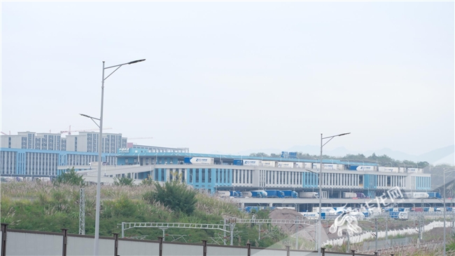 中通智慧电商物流园项目建成渝北区最大的快递分拣中心。华龙网记者 王庆炼 摄
