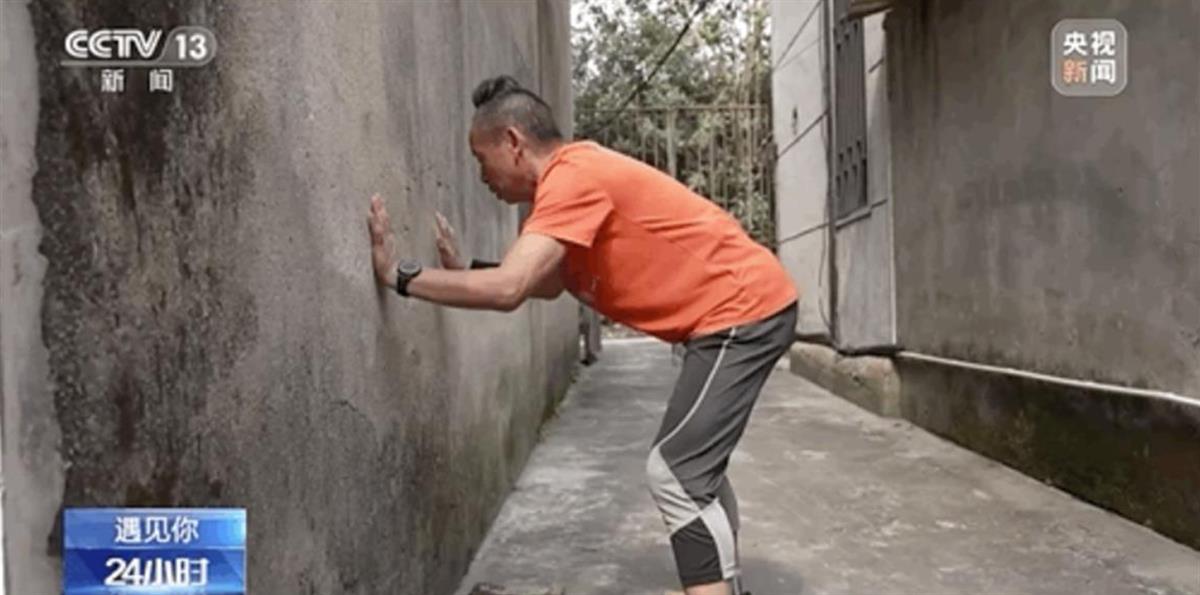 从重病后的不能行走到跑了41个马拉松，这位64岁的大爷火了2