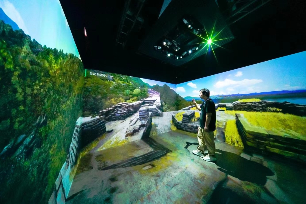 “数字长城”裸眼3D全息投影展。受访者供图