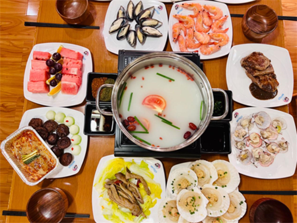 感恩月期间，重庆海昌汤推出海鲜汤锅。重庆海昌汤都供图 华龙网发