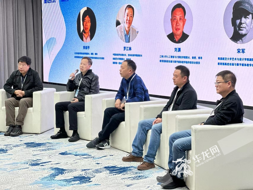 与会嘉宾现场分享。 华龙网记者 刘钊 摄