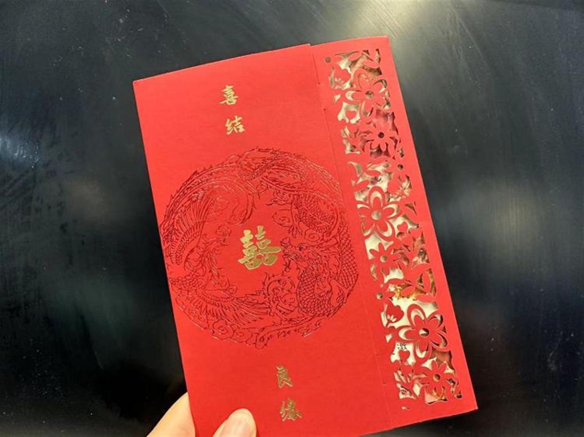 “为避无效社交”,女生朋友圈发文不随礼,网友:这届年轻人开始整顿份子钱了2