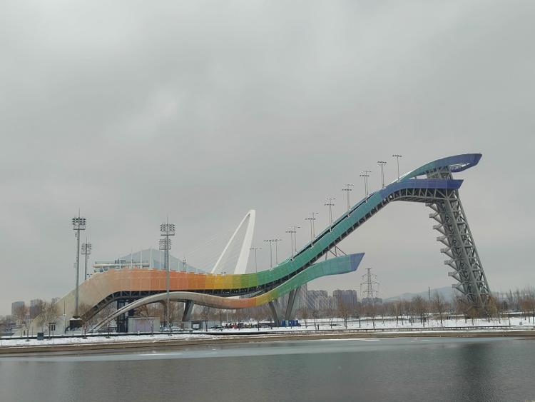 实拍北京今冬首场降雪 高速、高铁、航班、公交均受影响8