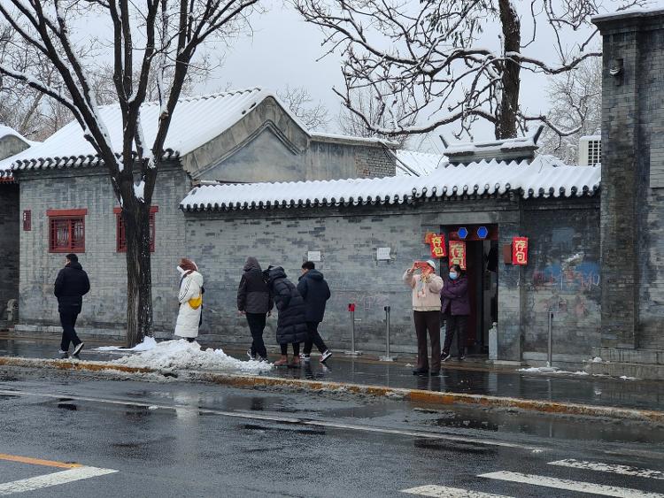 实拍北京今冬首场降雪 高速、高铁、航班、公交均受影响7