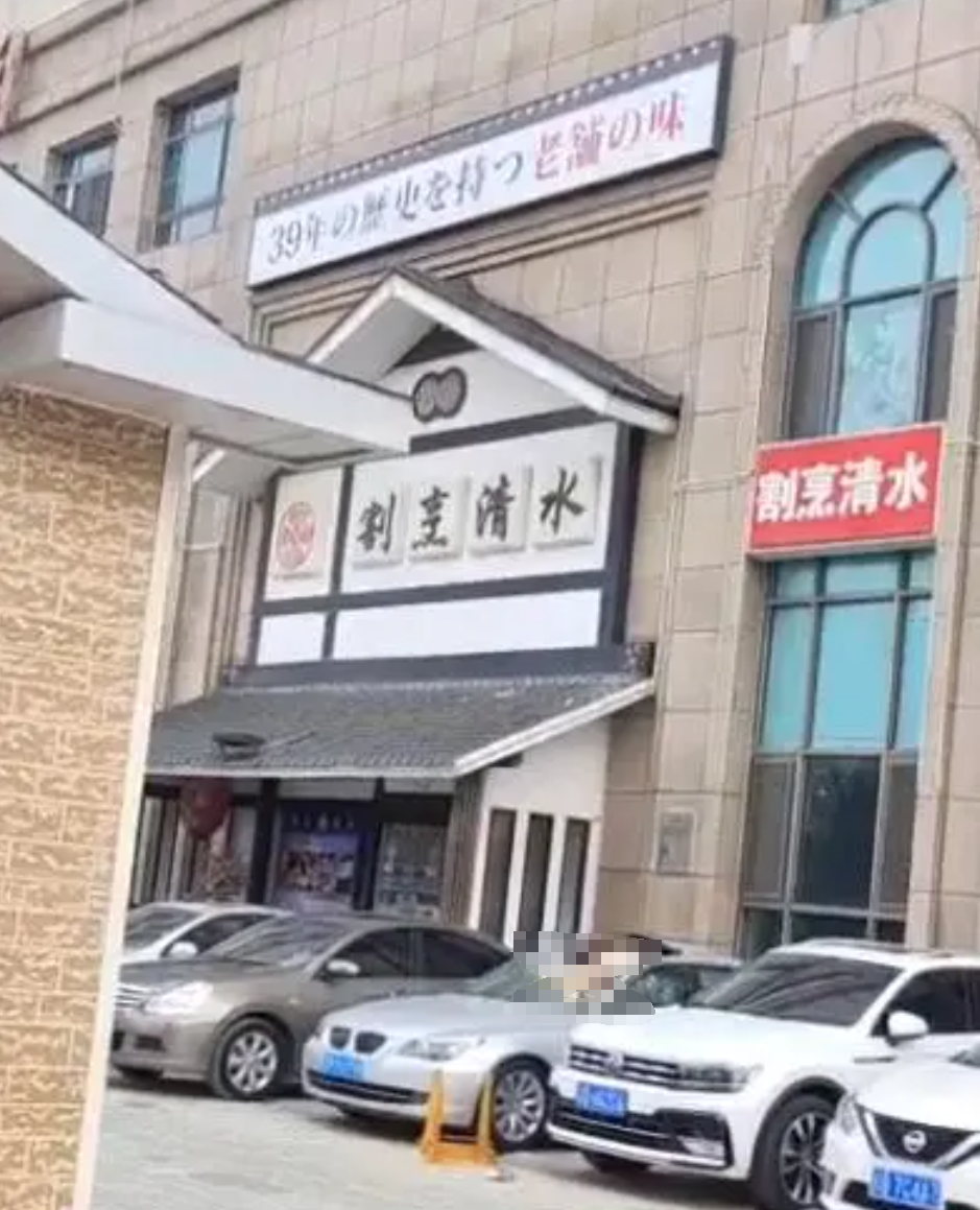 大连一酒店有人裸身坠楼？警方回应：坠楼者为男性，已无生命体征