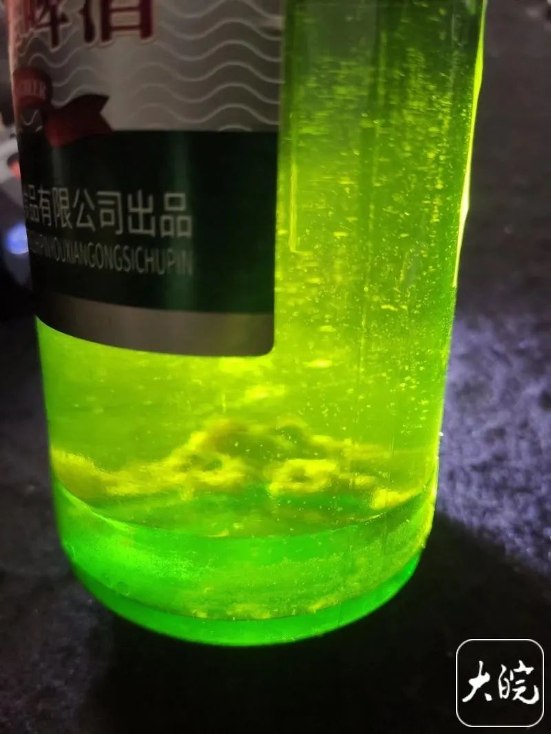 其中該啤酒保質期120天,製造商為中國·哈爾濱哈特啤酒有限公司,地址