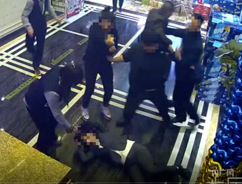 甘肃兰州：酒后大闹KTV、袭警、警车内撒尿 3男2女被依法刑事拘留1