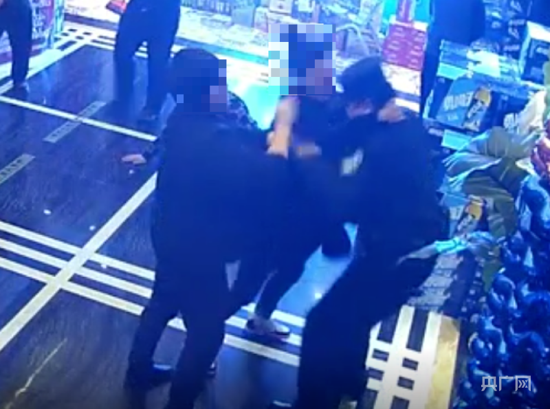 甘肃兰州：酒后大闹KTV、袭警、警车内撒尿 3男2女被依法刑事拘留2