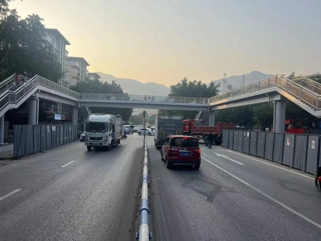 江山假日人行天桥。重庆市住房城乡建委供图