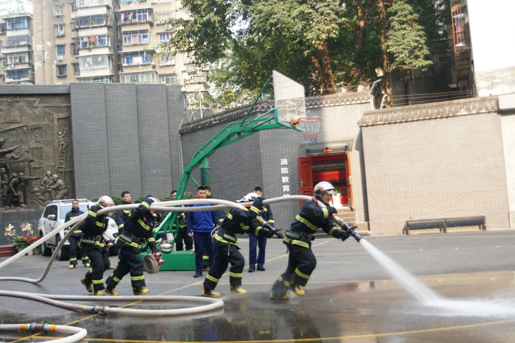 训练现场。渝中区消防救援支队供图 华龙网发