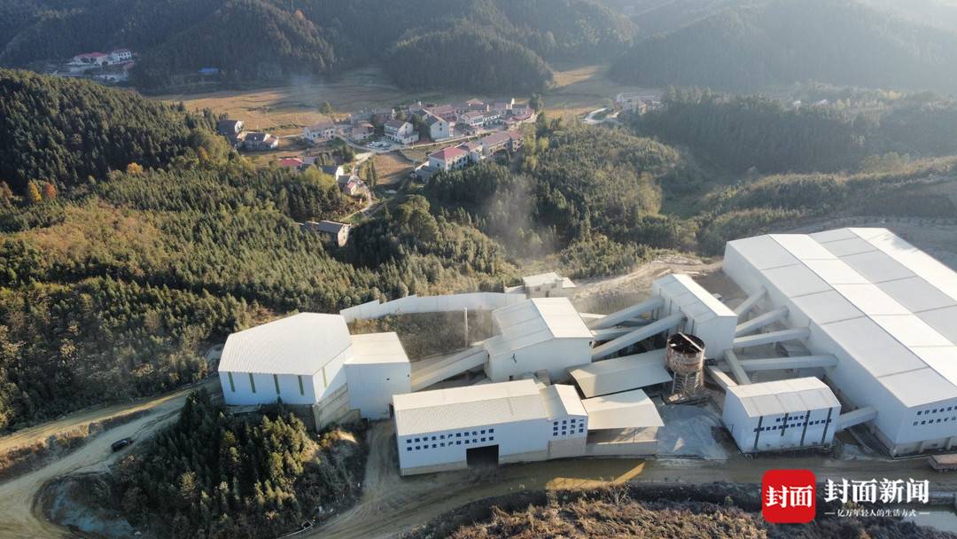 湖南退休教师举报矿企后拿百万“迁坟款”被判敲诈勒索罪，获刑十年6