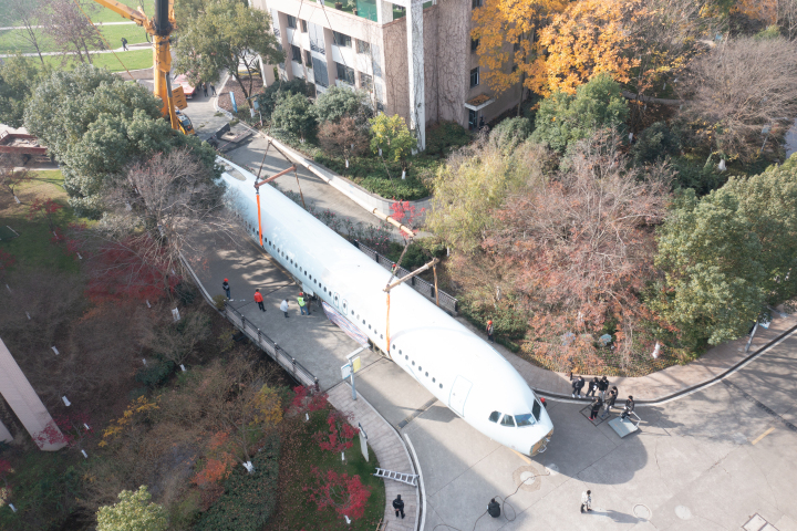 别人家的学校，学校花1500万买下空客A320给学生练手，将用于教学实训1