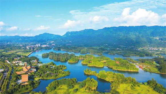 Longshui Lake (Photographed by Qu Bo)