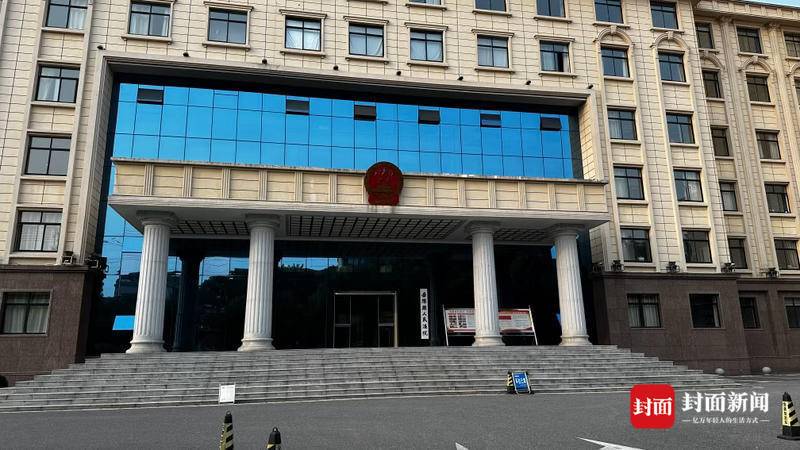 湖南退休教师举报矿企后拿百万“迁坟款”被判敲诈勒索罪，获刑十年1