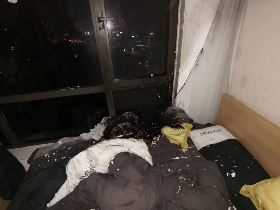 女子酒后“直播”纵火烧房，只为“吓唬”男友回心转意2