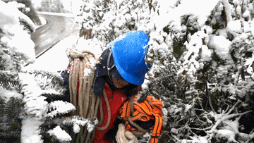 寒流中，他们挺身而出