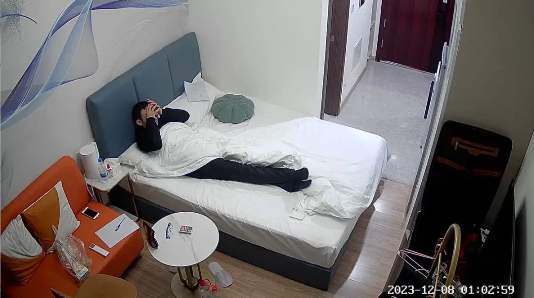 35天不用手机奖40万？长沙男子交9千元挑战半天被淘汰：揉眼睛超过3秒3